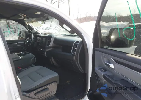 2022 Ram 1500 Big Horn 4X4 6'4 Box z USA, uszkodzony, nr VIN 1C6SRFBT2NN278960